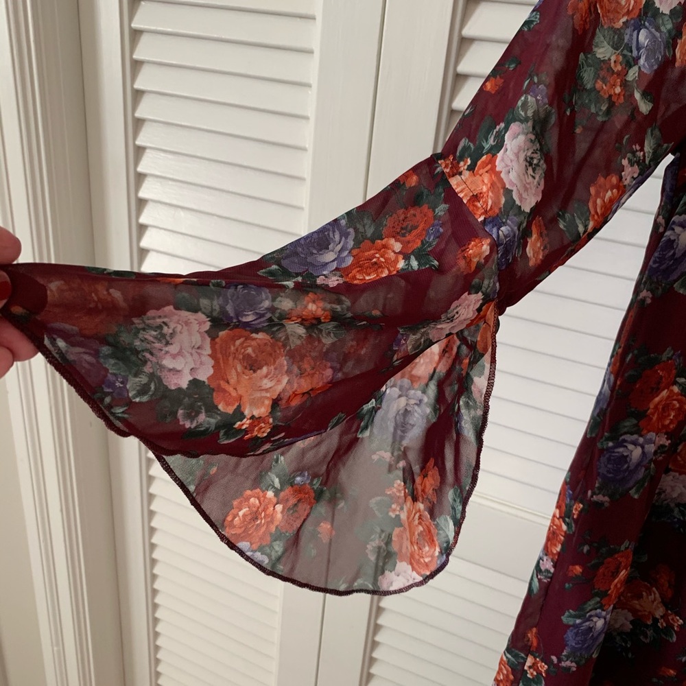 Beautiful ❤️sheer top size small❤️ - Picture 3 of 4